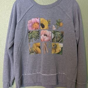 GREY CREW WITH FLORAL DESIGN